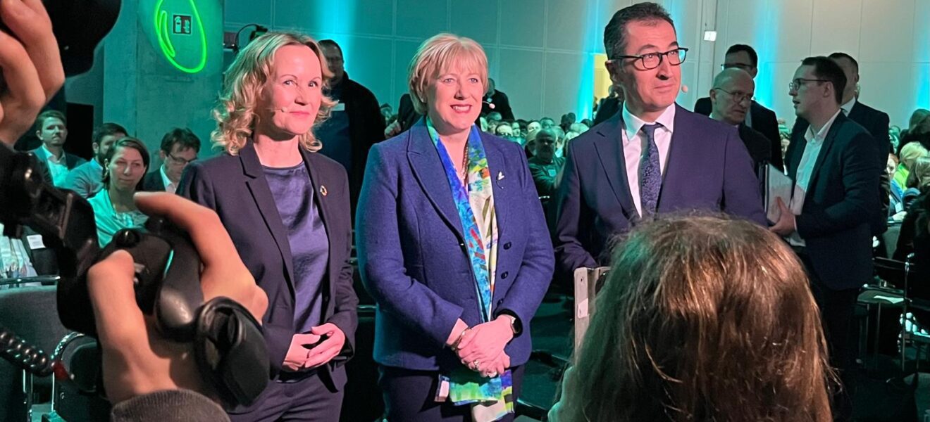Steffi Lemke, Heather Humphreys und Cem Özdemir beim Zukunftsforum Ländliche Entwicklung während der Internationalen Grünen Woche 2023 in Berlin.