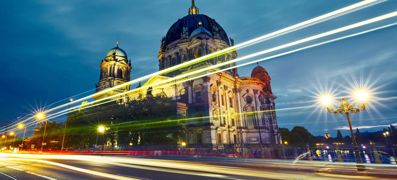 Berlin, Museumsinsel, Berliner Dom, öffentlicher Nahverkehr, Nacht