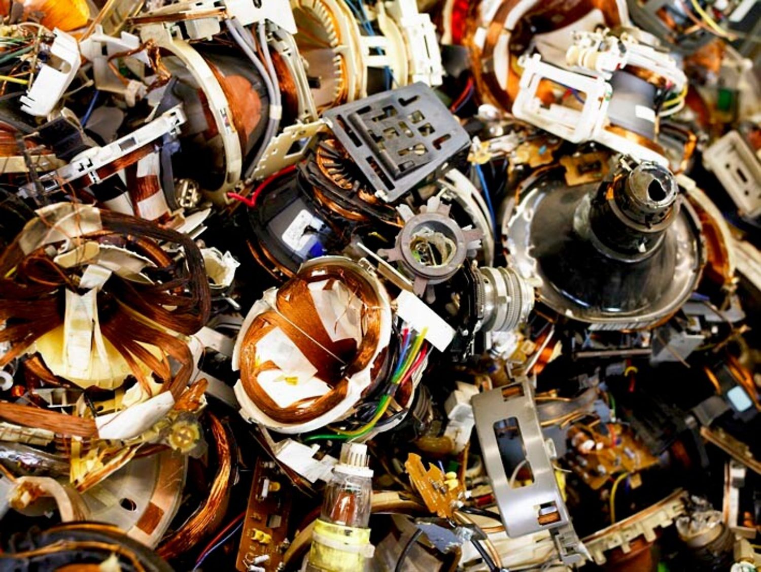 Wo Kann Ich Elektroschrott Abgeben Wo und wie wird Elektroschrott entsorgt?