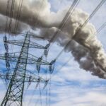 Höhere Gebühren durch CO2-Steuer für Abfälle 3 rauchender Schlot einer Abfallverbrennungsanlage