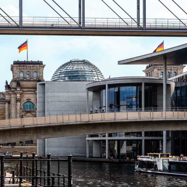 Bundestag Berlin stimmt über Sondervermögen ab