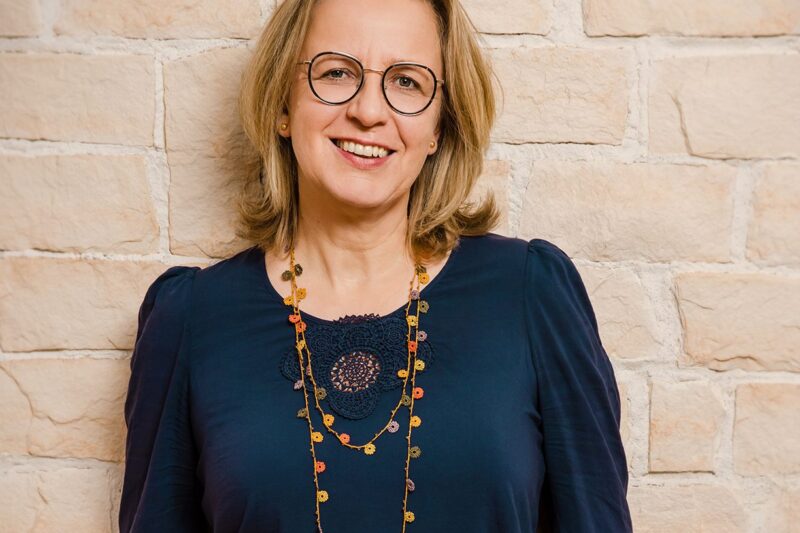 Portrait Ute Fischer-Gäde, Stadtsenatorin Rostock