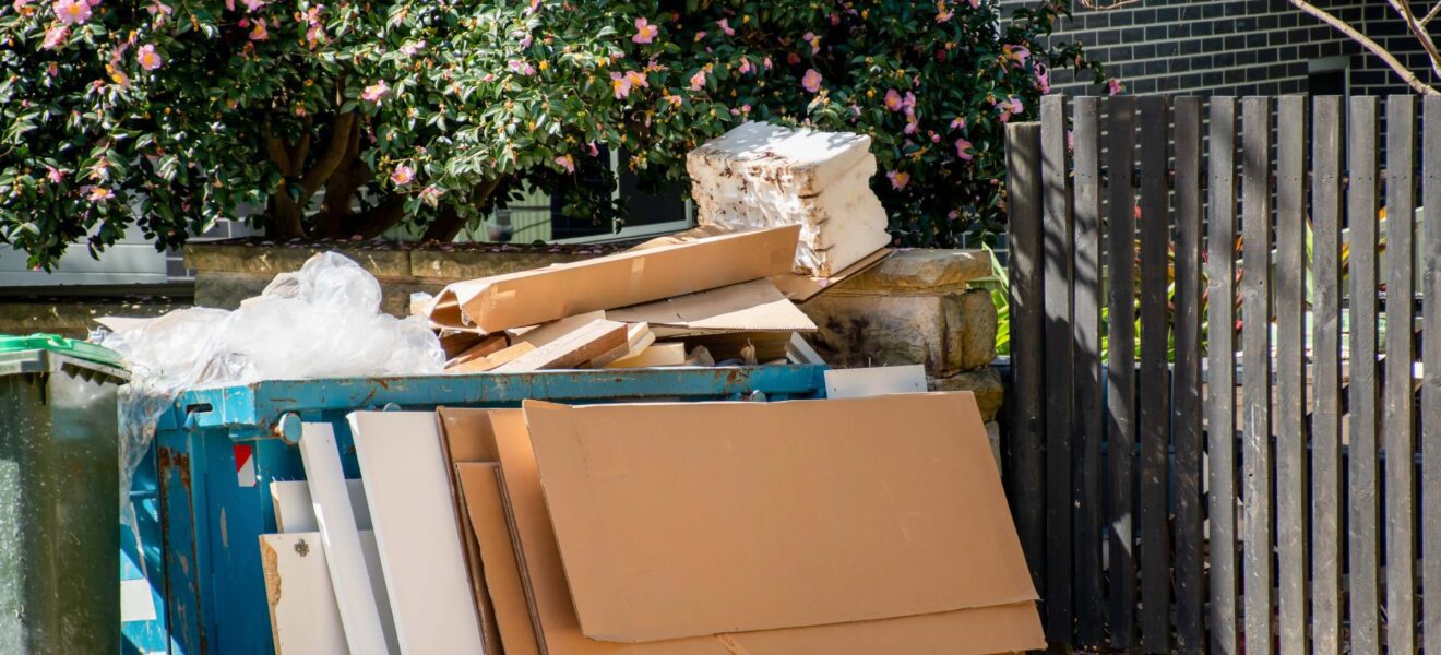 Sperrmüll auf der Straße