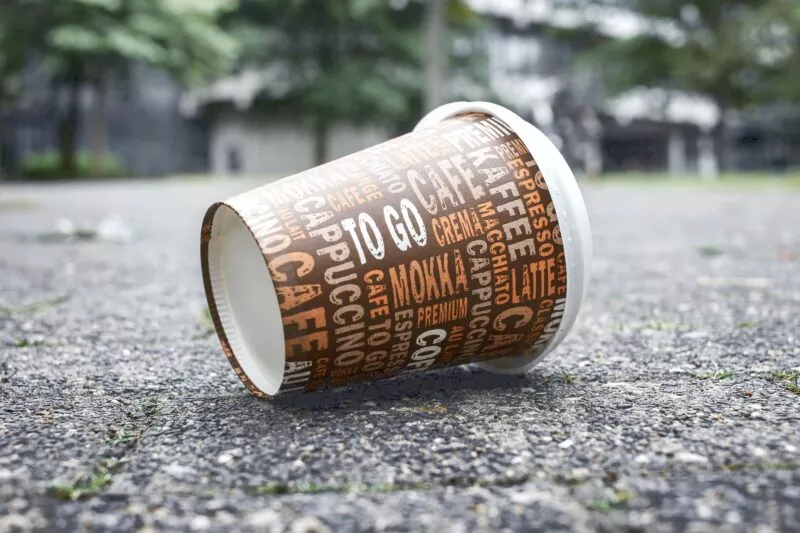 leerer Kaffee-Einwegverpackung
