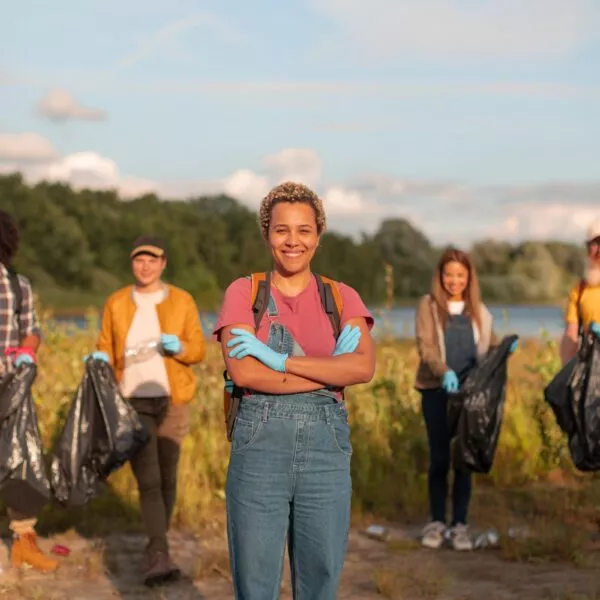 Freiwillige im Einsatz beim Earth-Day 2025