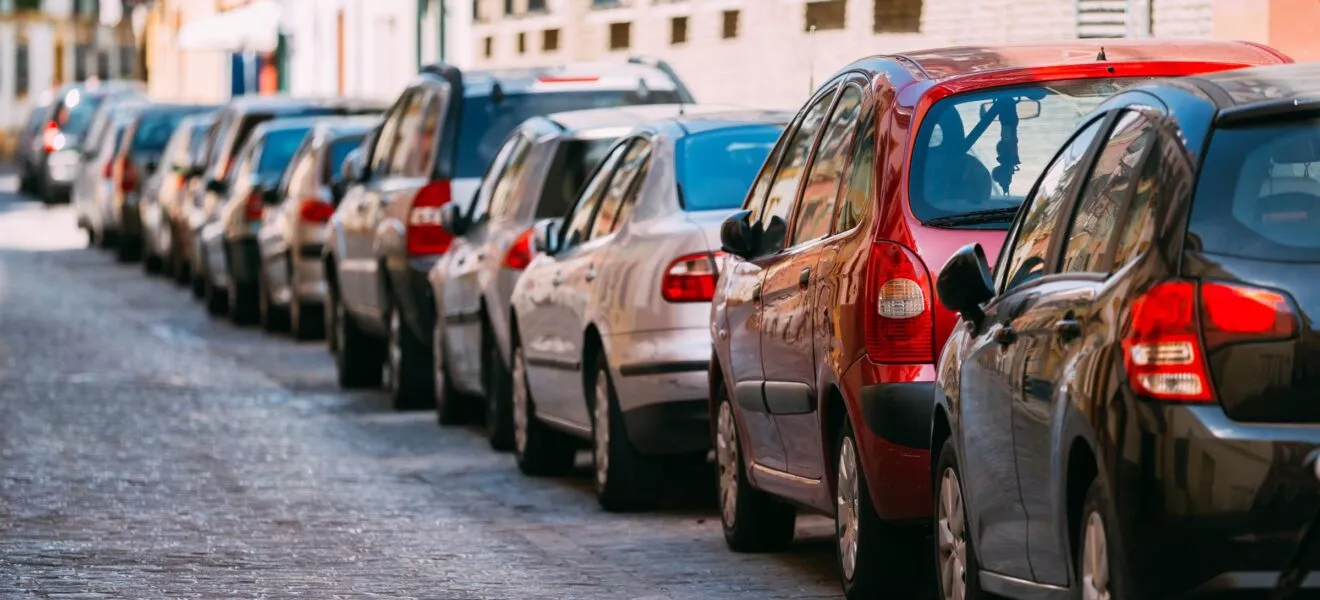 Wenig Parkplatzalternativen in der Stadt