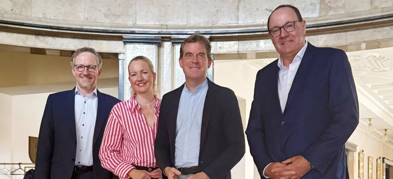 Gruppenfoto (von links nach rechts): Martin Becker-Rethmann, Anja Rieger, Dr. Ulf Kämpfer, Georg Jungen