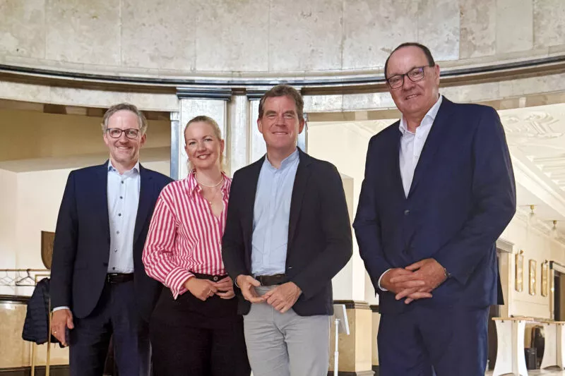 Gruppenfoto (von links nach rechts): Martin Becker-Rethmann, Anja Rieger, Dr. Ulf Kämpfer, Georg Jungen